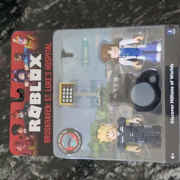 Roblox playset with virtual item - Picture 2 of 3